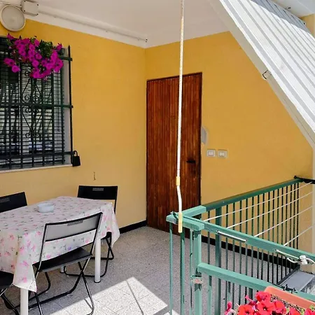 Apartamento Trilocale Nel Varazze